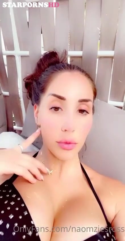 Naomi Ross Onlyfans Leak – Boobs so big !!!